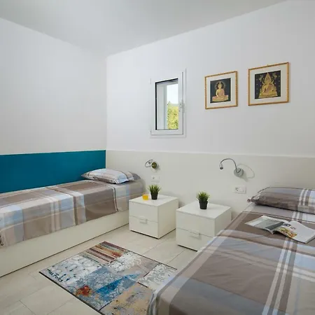 Chiara, Vlakovo Daire Labin (Istria)